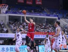 中国男子篮球赛事安徽文一战打败香港金牛迎来八连打败