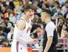 中国篮球CBAt对决推测_王哲林运动员成上海X因素 北京首钢期待曾凡博